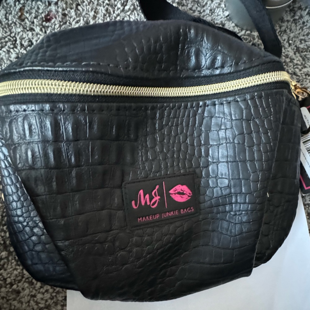 NWT make up junkie side kick